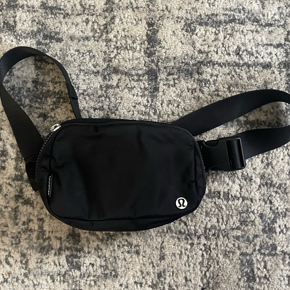 Black Lululemon Belt Bag